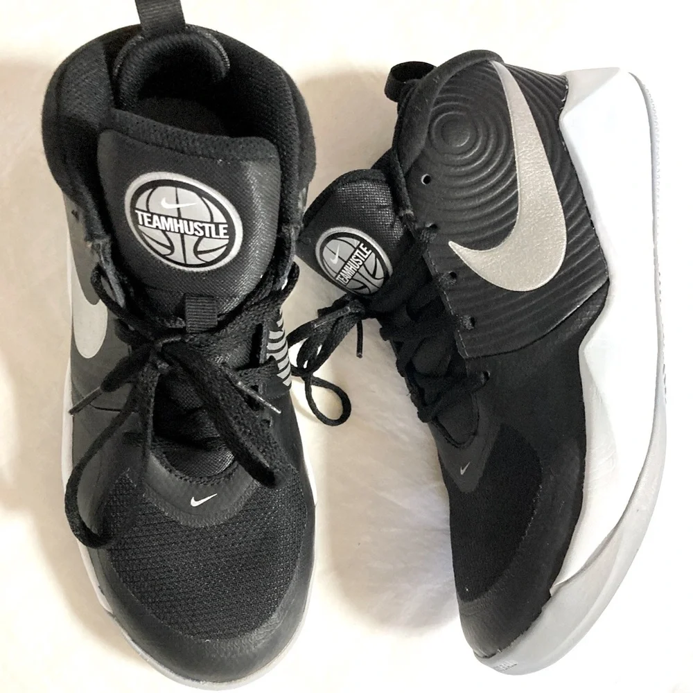 Nike Youth Team hustle Black Athletic Sneakers Size 6Y